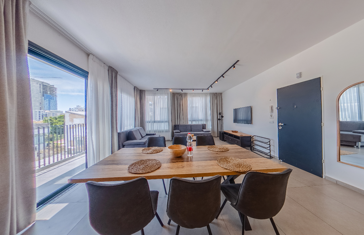 דירה עם מרפסת מהסלון