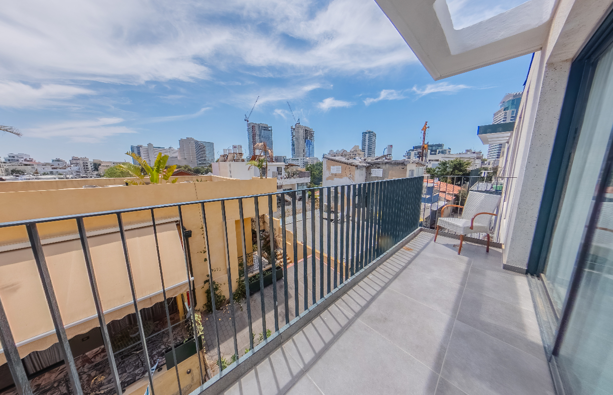 דירה עם מרפסת מהסלון