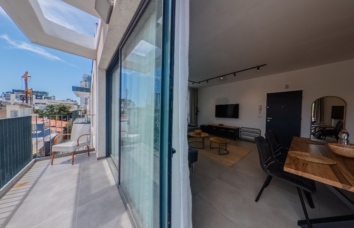 דירה עם מרפסת מהסלון